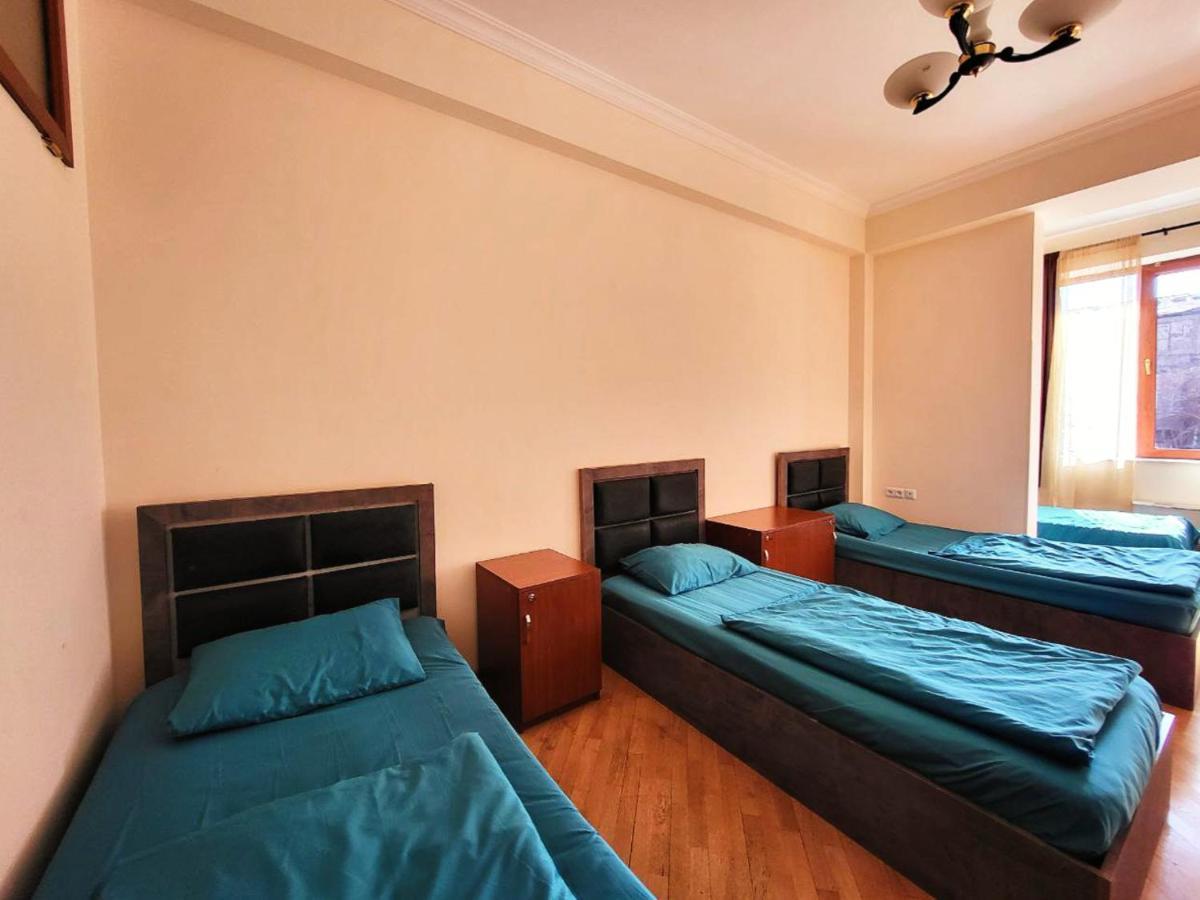 Arevahostel&Apartment Yerevan Exterior photo